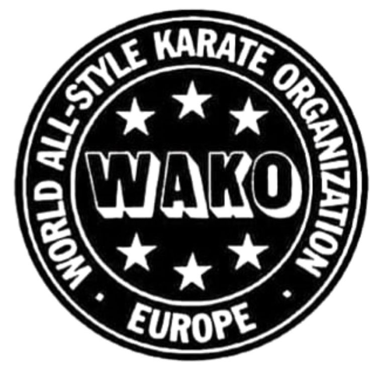 Logo der WAKO (World All-Style Karate Organization) Europa mit Sternen.
